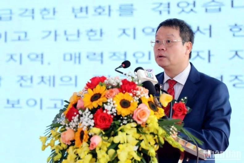 Selon le président du Comité populaire de la province de Thai Binh, Nguyen Manh Hung, le projet de construction de la distillerie de soju de Hitejinro à Thai Binh témoigne des efforts et du succès des autorités locales dans l’amélioration de l'environnement d’investissement et l’attrait des flux de capitaux étrangers pour donner un nouvel élan à la croissance économique de la province. Photo : NDEL.