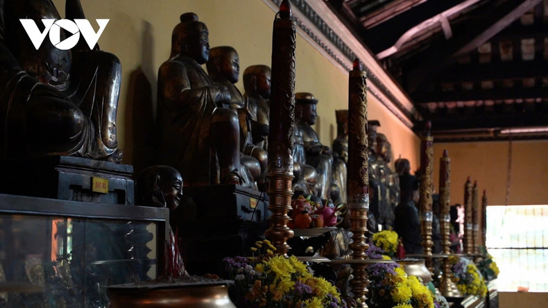 La pagode Giac Lam, qui a été classée en 1988 dans la liste des vestiges historiques et culturels nationaux, est surnommée « le musée des sculptures », car elle possède une collection de 113 statues anciennes de grande valeur, principalement en bois, dont 7 en bronze. Photo : VOV. La pagode Giac Lam, qui a été classée en 1988 dans la liste des vestiges historiques et culturels nationaux, est surnommée « le musée des sculptures », car elle possède une collection de 113 statues anciennes de grande valeur, principalement en bois, dont 7 en bronze. Photo : VOV.