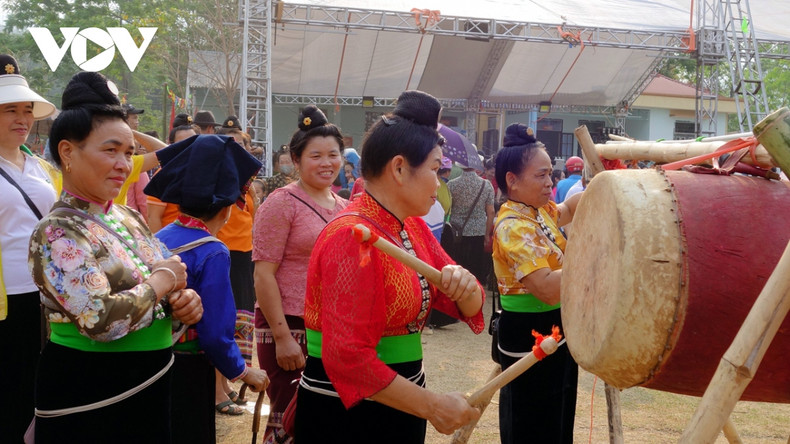 La Fête de l’eau (en langue lao : Bun Huot Nam) de l’ethnie Lao dans la commune de Nua Ngam, district de Diên Biên, a été inscrite sur la liste nationale du patrimoine culturel immatériel par le ministère de la Culture, des Sports et du Tourisme. Cela contribue à valoriser les atouts et le potentiel de la commune de Nua Ngam dans le développement du tourisme communautaire. Photo: VOV.