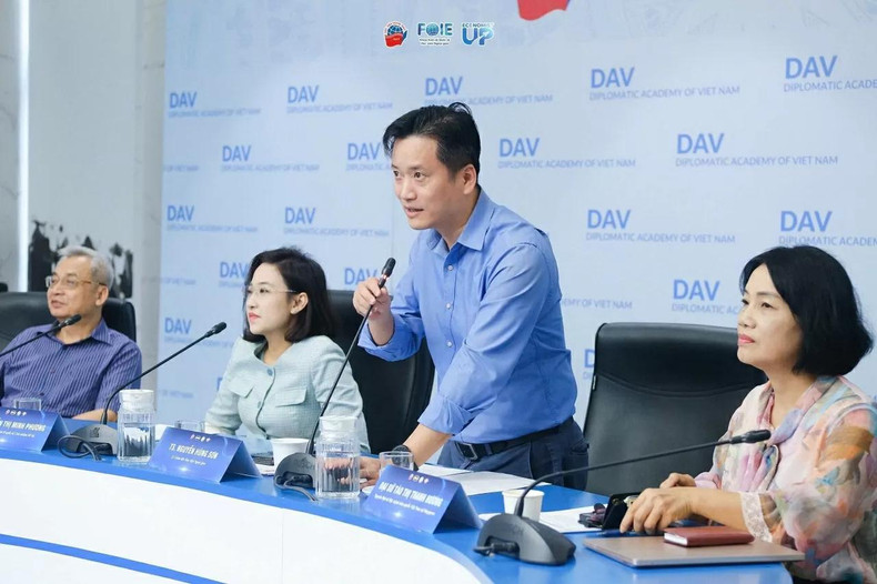 Le directeur par intérim de l'Académie diplomatique du Vietnam, Nguyen Hung Son, a souligné l’importance d’élaborer des politiques et mécanismes appropriés pour améliorer la compétitivité et l'efficacité de l'intégration économique du secteur de la pêche du Vietnam dans la nouvelle conjoncture. Photo : baoquocte Le directeur par intérim de l'Académie diplomatique du Vietnam, Nguyen Hung Son, a souligné l’importance d’élaborer des politiques et mécanismes appropriés pour améliorer la compétitivité et l'efficacité de l'intégration économique du secteur de la pêche du Vietnam dans la nouvelle conjoncture. Photo : baoquocte