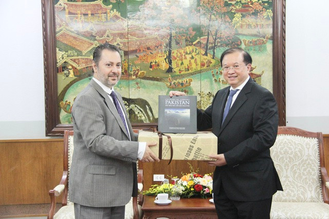 Le Pakistan souhaite acquérir les expériences vietnamiennes dans le développement et la gestion de la culture, des sports et du tourisme. Photo: toquoc.vn Le Pakistan souhaite acquérir les expériences vietnamiennes dans le développement et la gestion de la culture, des sports et du tourisme. Photo: toquoc.vn