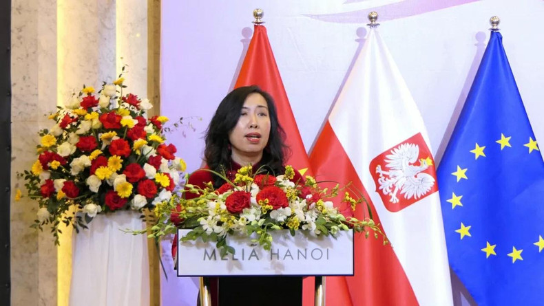 La vice-ministre vietnamienne des Affaires étrangères, Le Thi Thu Hang, s’est félicitée du bon développement des relations d’amitié traditionnelle et de coopération multiforme entre le Vietnam et la Pologne ces derniers temps. Photo : baoquocte.vn. La vice-ministre vietnamienne des Affaires étrangères, Le Thi Thu Hang, s’est félicitée du bon développement des relations d’amitié traditionnelle et de coopération multiforme entre le Vietnam et la Pologne ces derniers temps. Photo : baoquocte.vn.