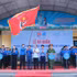 Les jeunes du Front de la Patrie du Vietnam et des organisations centrales lors de la cérémonie de lancement de la campagne dans la commune frontalière de Tung Vai. Photo : TPO.