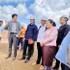 La vice-présidente de l’Assemblée nationale, du Laos, Sounthone Xayachak, sur le chantier du projet de complexe minier de bauxite et de traitement d’alumine de Dakcheung. Photo : VNA.