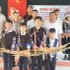 Les participants, entourés des artisans et des responsables de la commune de Pung Luong, lors de l’atelier consacré à la fabrication et à l’interprétation du khèn H’Mông. Photo : baovanhoa.