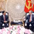 Le secrétaire général du PCV et président To Lam (à droite) reçoit Khamphan Phommathat, membre du Bureau politique du PPRL, vice-Premier ministre et ministre lao de la Justice. Photo : VNA.