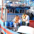 Des responsables du poste de garde-frontière de Ca Na et du Comité de gestion du port de pêche de Ca Na (Khanh Hoa) inspectent les documents relatifs aux navires de pêche et aux pêcheurs. Photo : VNA.