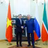 Le Premier ministre vietnamien Le Minh Hung (à gauche) rencontre le chef de l'État du Tatarstan à Kazan.