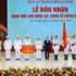 Remise du titre de Héros des Forces armées populaires à la Police de Hai Phong. Photo : VNA.