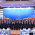Le secrétaire général du Parti et président de la République, To Lam, pose pour une photo de groupe avec les dirigeants du Parti et de l'État et les participants à la conférence.