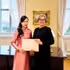 L'ambassadrice du Vietnam en Finlande, Nguyen Hoang Dieu Tam (à gauche), remet les copies figurées de ses lettres de créance au ministère finlandais des Affaires étrangères. (Source : Ambassade du Vietnam en Finlande)