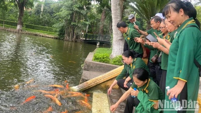 Des milliers de visiteurs affluent au site commémoratif du Président Hô Chi Minh