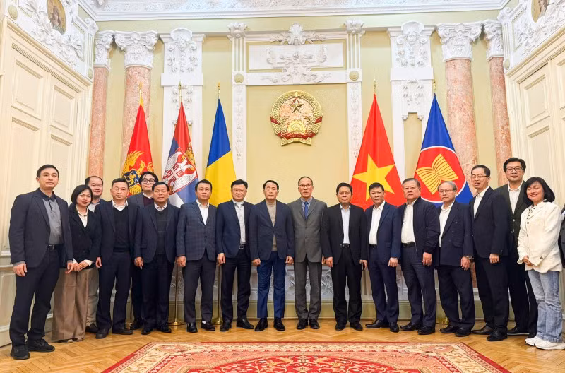 le-quoc-hung-delegation-en-roumanie.jpg