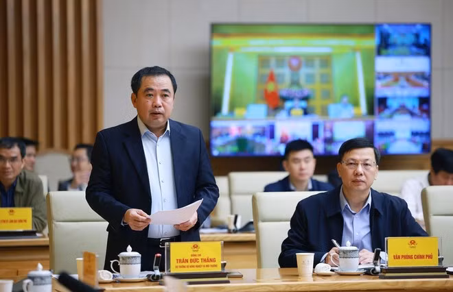 Le ministre de l'Agriculture et de l'Environnement présente un rapport sur la « campagne Quang Trung ». Photo : VNA.