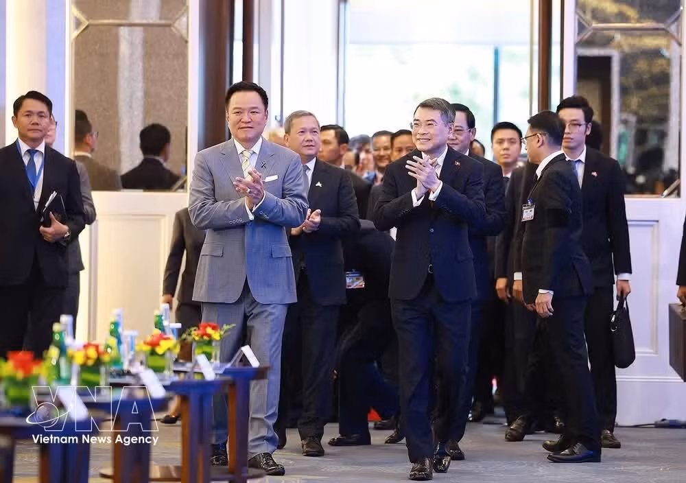 Le Premier ministre Le Minh Hung à la cérémonie d'ouverture. Photo : VNA.