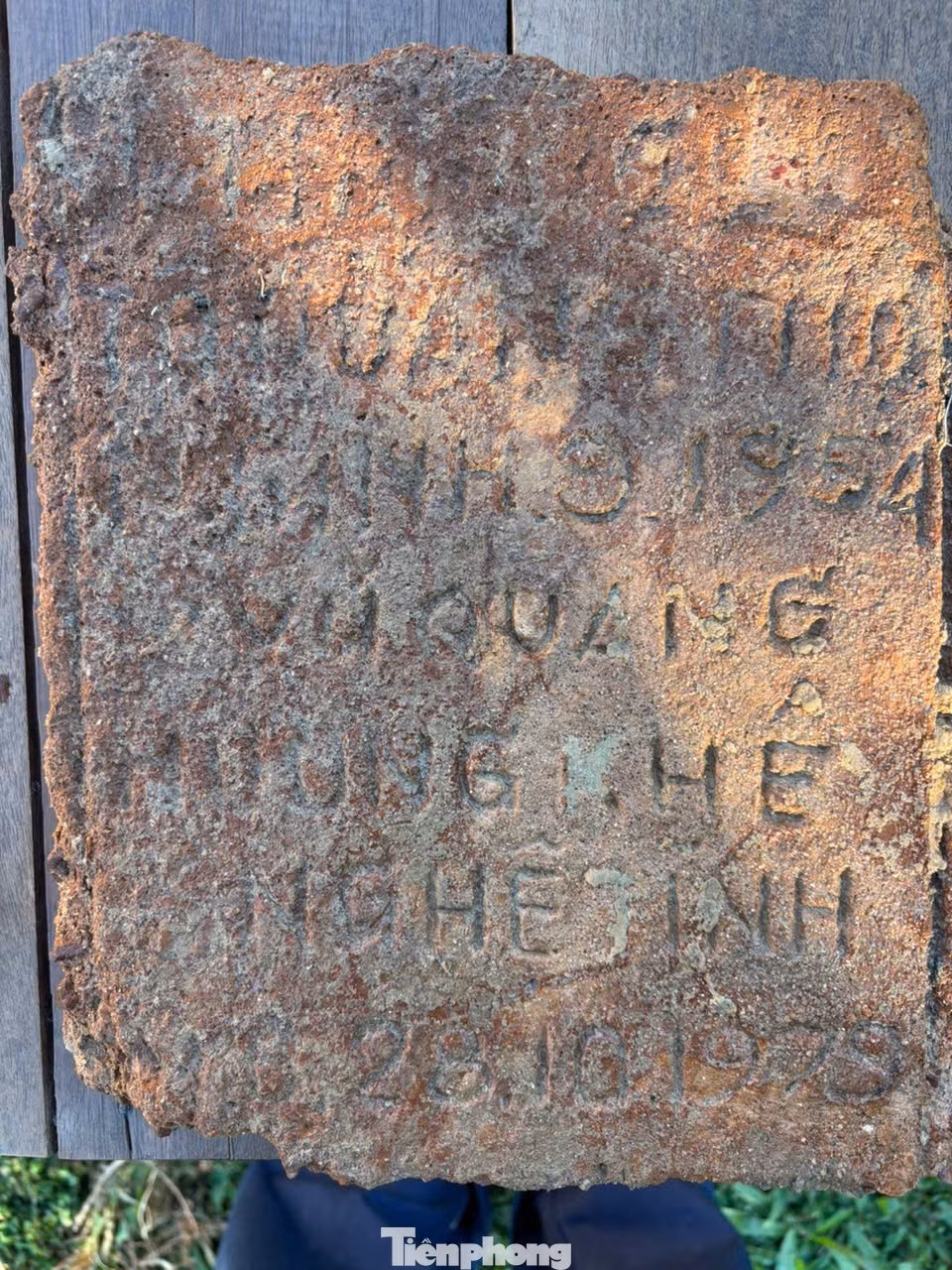 steles-tp.jpg