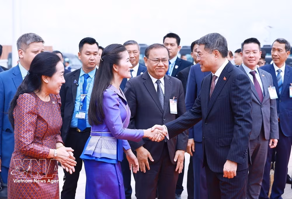 Le Premier ministre vietnamien conclut avec succès sa visite officielle au Cambodge. Photo : VNA.