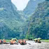Selon le magazine français Paris Match, Ninh Binh, souvent surnommée la « baie d'Ha Long terrestre », offre un panorama spectaculaire avec ses massifs karstiques, ses rizières et ses rivières sinueuses. Photo : VNA. 