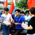 À Hanoï, des jeunes et des adolescents participent à une campagne d'information et de sensibilisation à la santé reproductive. Photo : VNA. 