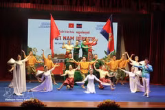 Un numéro artistique lors de la cérémonie d'inauguration de la Semaine culturelle Vietnam–Cambodge 2026. Photo : VNA.