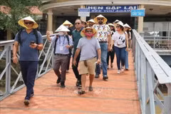 Un groupe de touristes d'affaires indiens au Vietnam. Photo : VNA.