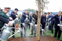 Le secrétaire général du Parti et président de la République To Lam et des délégués participent à la cérémonie de lancement du « Têt de plantation d’arbres en mémoire du Président Hô Chi Minh », au printemps 2026. Photo : VGP.