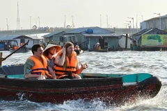 Visiteurs au marché flottant de Cai Rang à Can Tho. Photo : Toquoc.