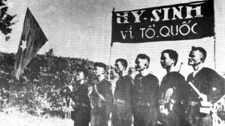Le détachement de guérilleros de Ba To, créé le 14 mars 1945 après le soulèvement victorieux de Ba To (Quang Ngai) le 11 mars 1945, instaura le pouvoir révolutionnaire populaire et constitua la force principale participant directement au soulèvement général au Centre, contribuant à la victoire de la Révolution d’Août 1945. Photo d’archives : VNA. kn1.jpg