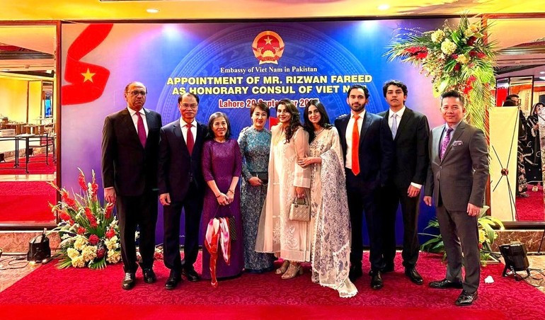 L'ambassadeur Pham Anh Tuan souligne que la nomination d'un consul honoraire dans le principal centre économique du Pakistan marque un nouveau développement dans l'expansion du réseau diplomatique du Vietnam. Photo : NDEL image.jpg