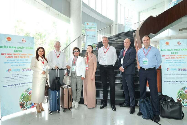La délégation du port de Göteborg lors de la Vietnam International Sourcing Fair 2023. Photo : congthuong.vn dn1.jpg