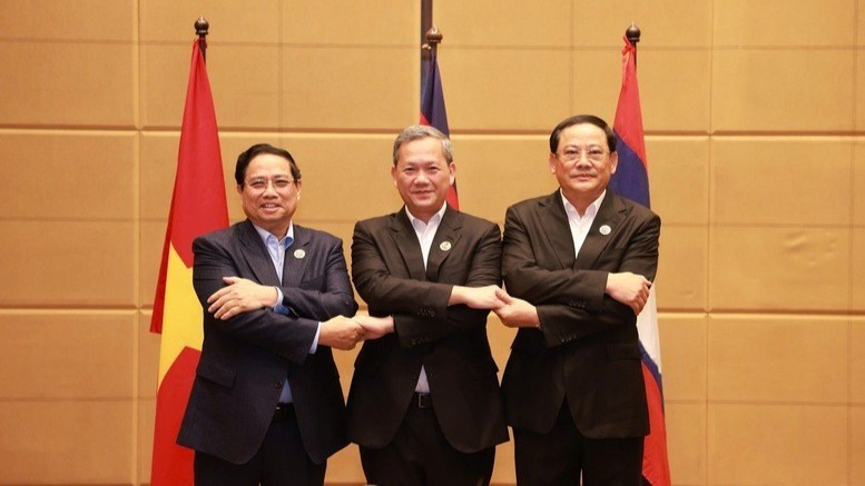 Le Premier ministre Pham Minh Chinh avec son homologue cambodgien Samdech Thipadei Hun Manet et son homologue lao Sonexay Siphandone. Photo: VNA image.jpg