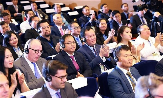 Délégués participant au Forum des affaires Vietnam-France à Paris, mercredi 11 juin. Photo : VNA. pm-pham-minh-chinh-forum.jpg