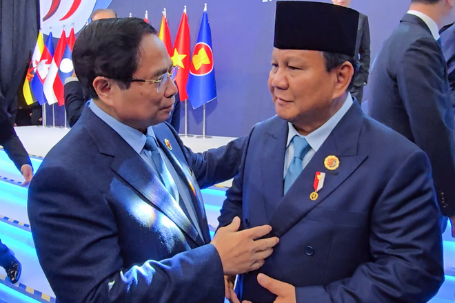 e Premier ministre Pham Minh Chinh (à gauche) et le président indonésien Prabowo Subianto. Photo: ministère vietnamien des Affaires étrangères indo.png