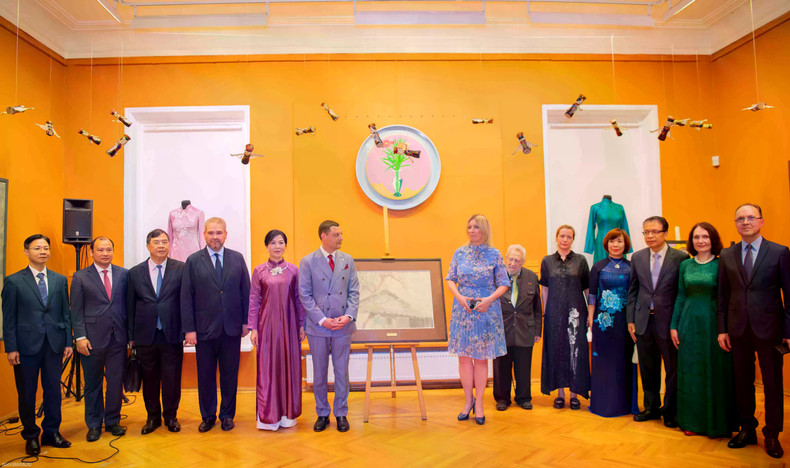 L’exposition « Maître et Élève : la mélodie d’un parcours » a été inaugurée l’après-midi du 23 juillet (heure locale) à l’Académie russe des beaux-arts à Moscou. Photo : baoquocte.vn tl1.jpg