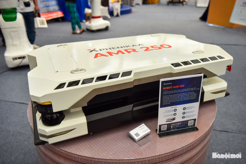 Le robot de transport de marchandises « Make in Vietnam » peut soulever, tirer et acheminer des charges allant jusqu’à 250 kg. 6.jpg