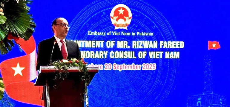 Le consul honoraire Rizwan Fareed prend la parole. Photo : NDEL bn2.jpg