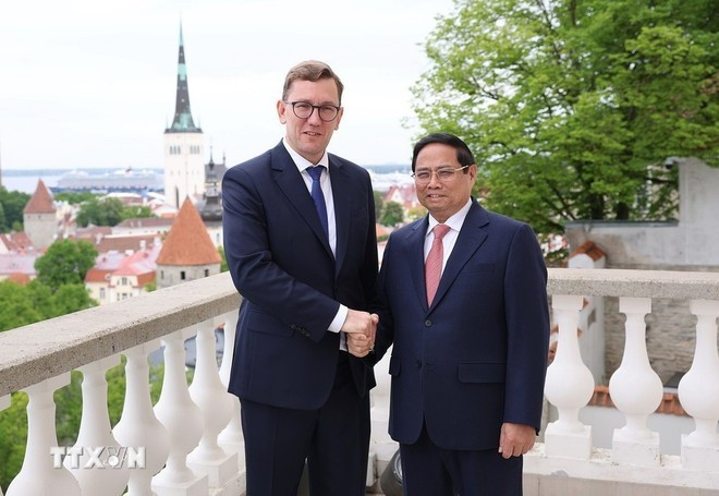 e Premier ministre Pham Minh Chinh (à droite) et son homologue estonien Kristen Michal. Photo : VNA. chinh-2.jpg