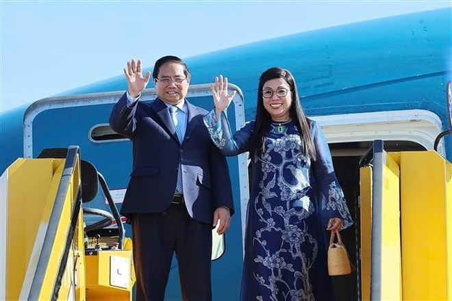 Le Premier ministre Pham Minh Chinh, son épouse et la délégation vietnamienne de haut rang ont quitté Stockholm pour Hanoï. Photo : VNA. fin.jpg
