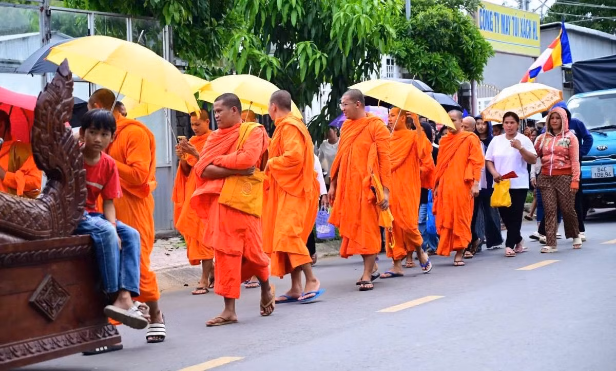 Cérémonie de prière pour la paix « Bun Komsan Sroc ». Photo : VOV.
