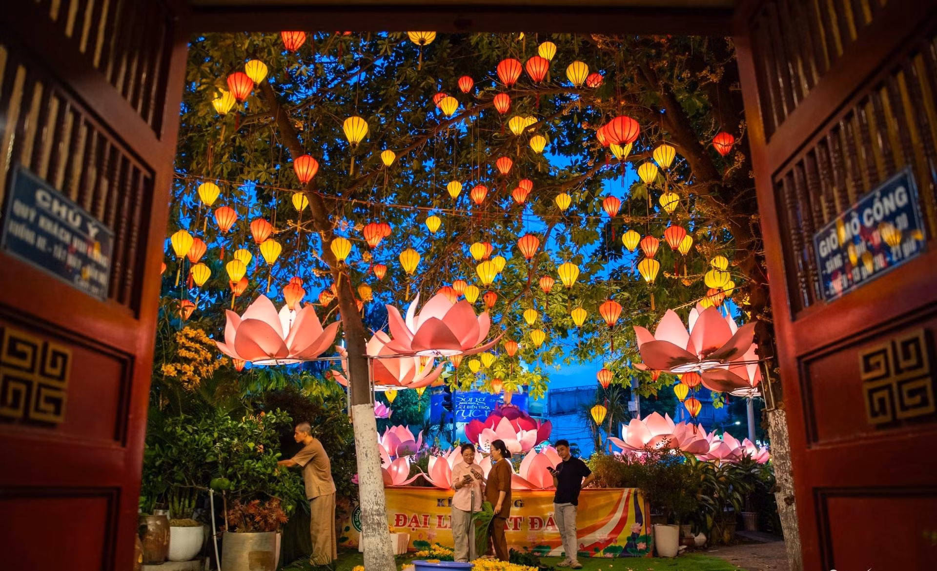 w-phat-giao-phat-dan-tphcm-nguyen-hue-11-398-1.jpg