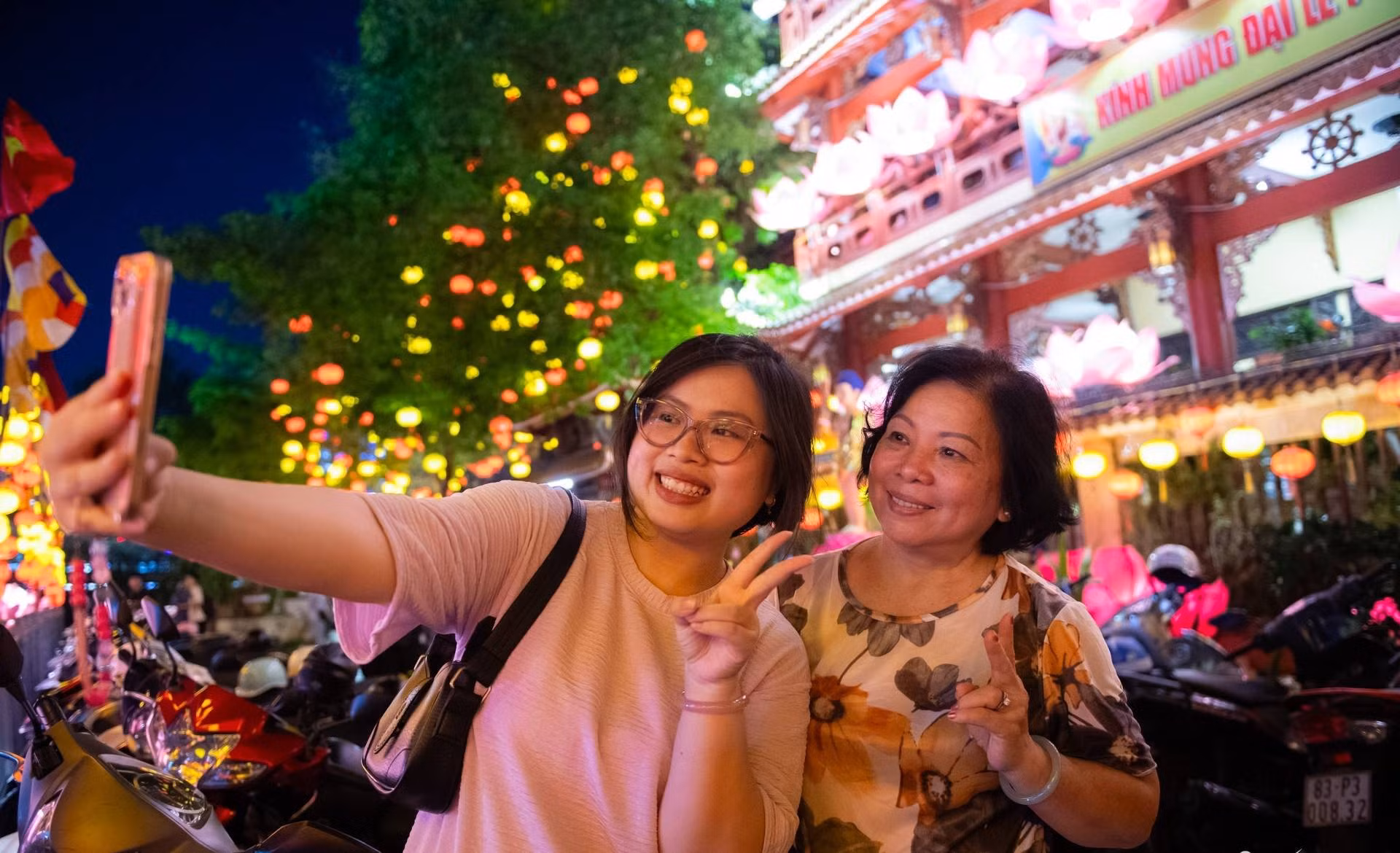 w-phat-giao-phat-dan-tphcm-nguyen-hue-23-401-1.jpg