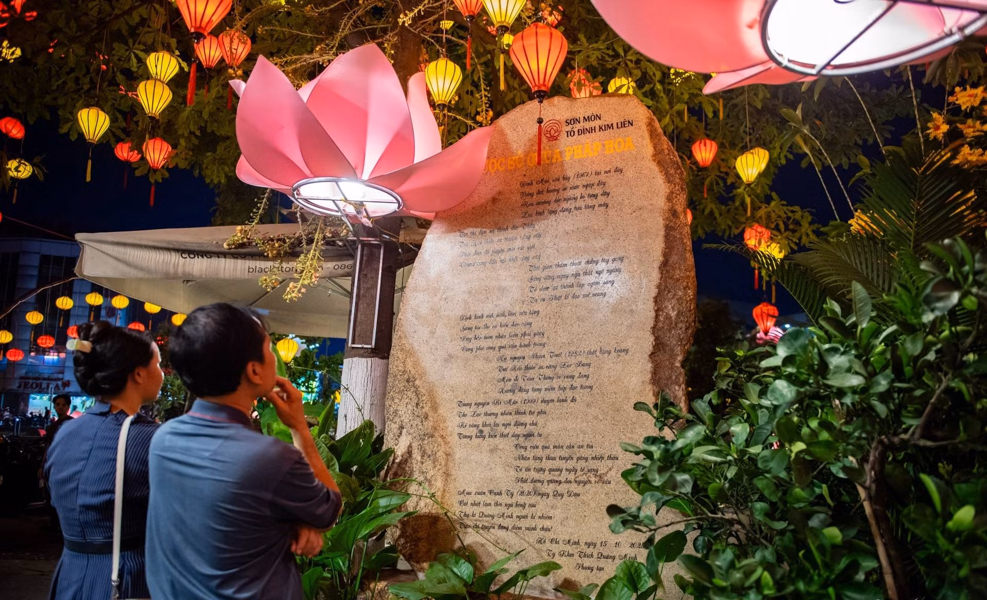 w-phat-giao-phat-dan-tphcm-nguyen-hue-21-407-1.jpg