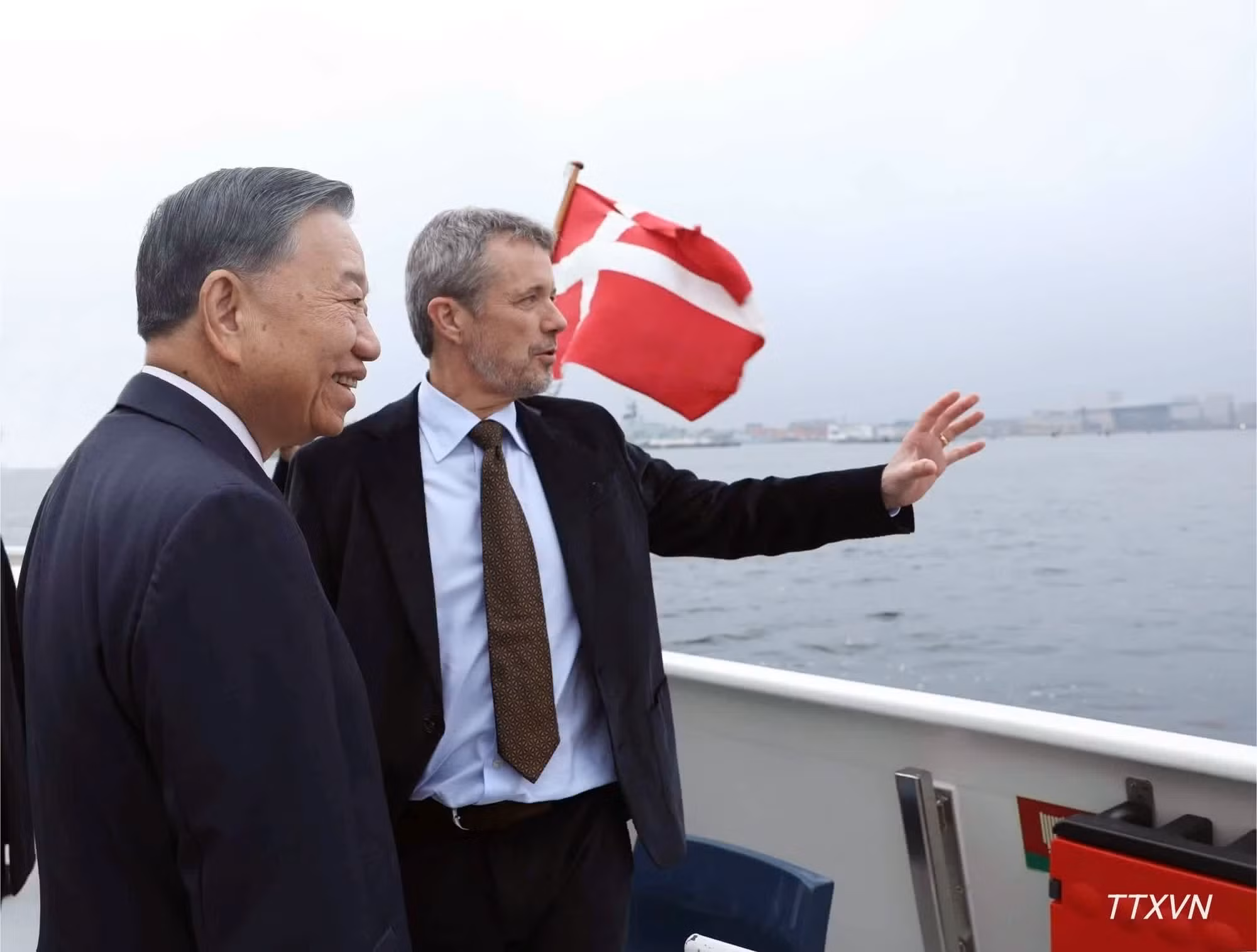 vna-potal-tong-bi-thu-chu-tich-nuoc-to-lam-tham-dao-nhan-tao-lynetteholm-cua-dan-mach-7231.jpg