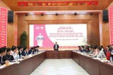 Une délégation du Comité du Parti de Hanoï inspecte des préparatifs électoraux dans les communes de Vân Dinh, Hoa Xa, Ung Hoa et Ung Thiên. Photo : hanoi.gov.vn