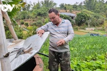 Les habitants doivent actuellement pomper l’eau des puits vers des réservoirs pour leur usage quotidien. Photo: VOV