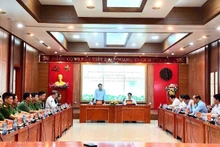 La vue d’ensemble de la séance de travail entre le ministère de la Sécurité publique et le Comité permanent du Comité provincial de Khanh Hoa. Photo: nhandan.vn