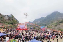 La fête Gau Tao est préservée et transmise de génération en génération, devenant un espace de vie culturelle communautaire qui contribue à renforcer les liens entre villages et à consolider la grande union des ethnies présentes dans la commune. Photo: hanoimoi.vn