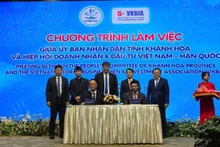 Les dirigeants des provinces de Khanh Hoa et Lam Dong travaillent avec l'Association des Entrepreneurs et Investisseurs Vietnam-R. de Corée. Photo : VKBIA.