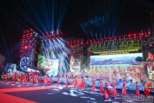 Une représentation artistique ouvre le programme. Photo: nhandan.vn