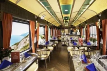Le train SJourney, répondant aux normes de service cinq étoiles, attire de nombreux touristes internationaux pour une expérience inoubliable. Photo : PYS Travel.